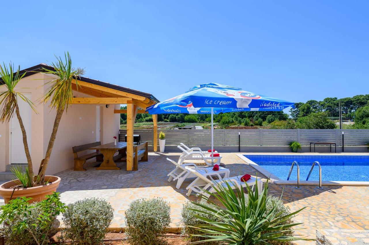 Stancija Amorozo 5 Poreč Exterior foto